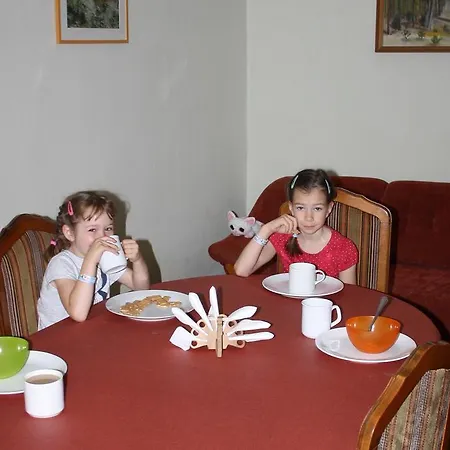 Vendeghaz A Ket Toronyhoz